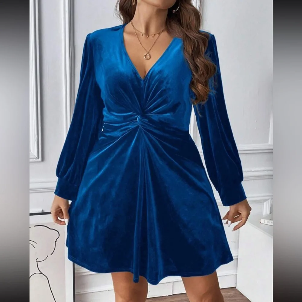 Luxe plus size twist front velvet dress - Picture 7 of 15